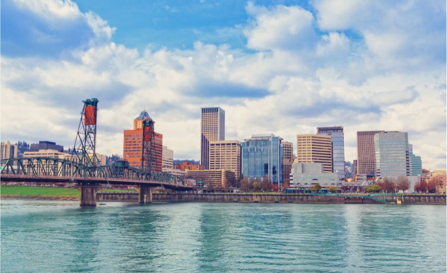 Puente sobre el río Willamette en Portland